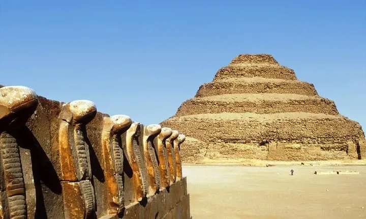 Day Tour to Giza Pyramids, Sphinx, Sakkara Pyramids and Dahshur Pyramids