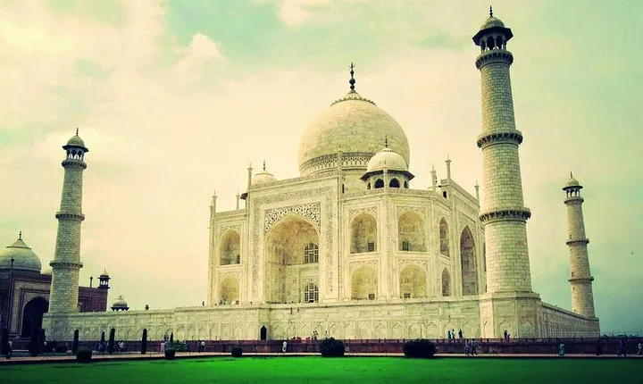 Same Day Taj Mahal Tour by AC Private Cab from Delhi