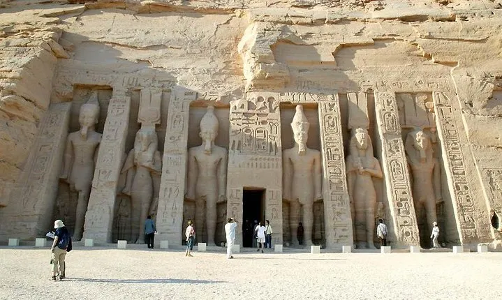 Abu Simbel and Aswan 2-Day Tour from Luxor