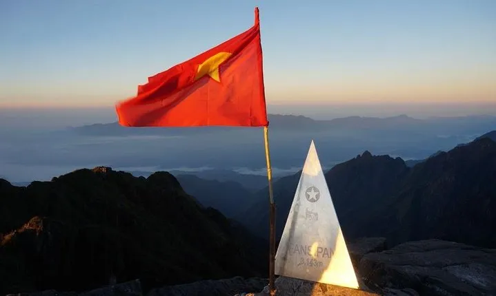 2-Night Sapa Tour with Fansipan Peak by Bus from Hanoi