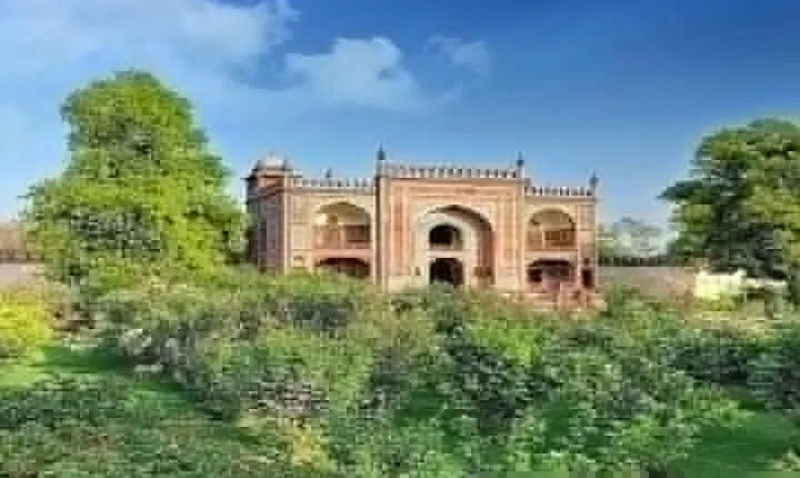 Taj Mahal Agra Fort and Baby Taj One Day Guided Tour From Delhi