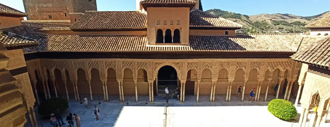 Guided tour of the Alhambra in groups of maximum 10 people