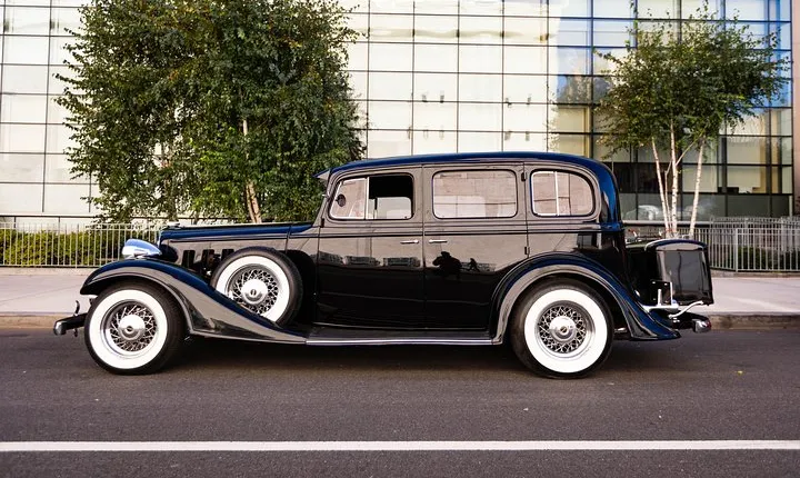 New York City Private Vintage Car Tour and Wine Tasting