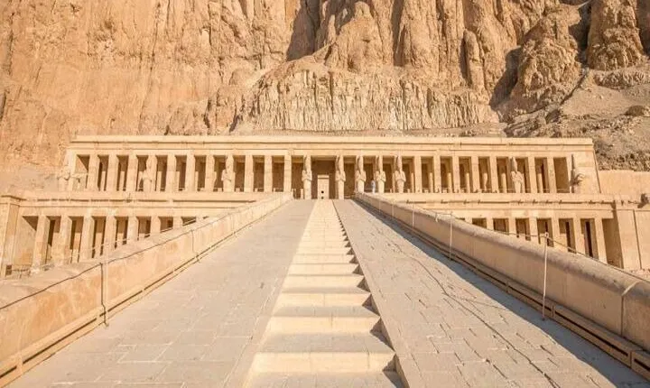 Private VIP Day trip: 5 temples, lunch,felucca and sound and light