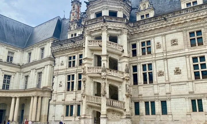 2-day Private 6 Loire Castles trip by Minivan with Wine tastings