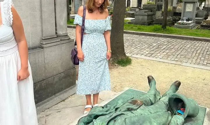 Père Lachaise's Cemetery Celebrities and Ghosts Mystery Tour