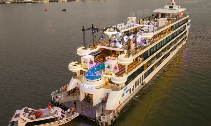 Luna Cruise Ha Long Bay - Premium Luxury Tour from Hanoi