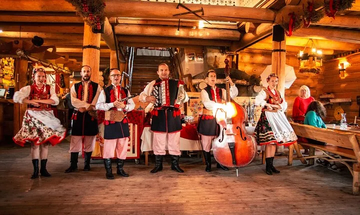 Evening Folk Show, singing, dancing and delicious food