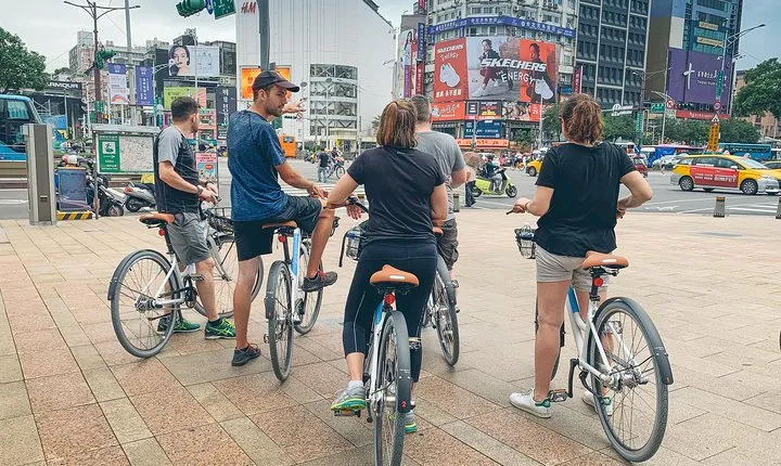4-Hour Morning Cycling Tour in Taipei (incl. breakfast)