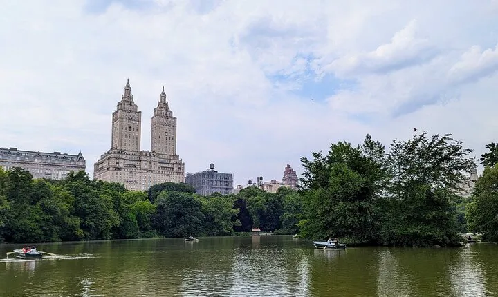 New York Central Park Scavenger Hunt Walking Tour and Game