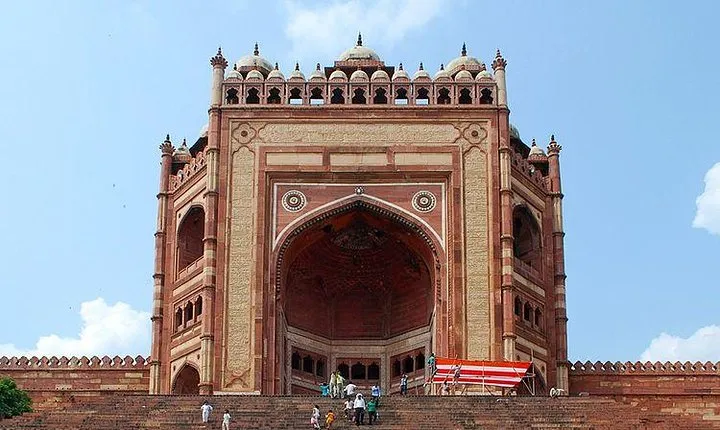 Private Transfer From Agra To Jaipur with Fatehpur Sikri