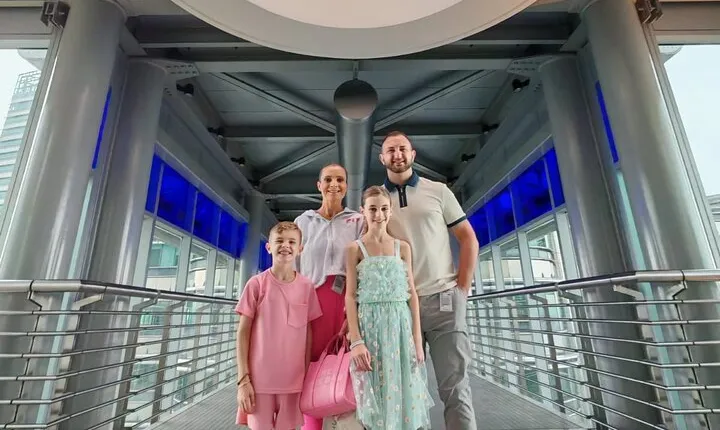 Petronas Twin Towers Special Entrance & Dining With Expert Guide