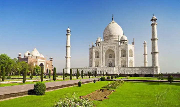 Taj Mahal Tour by Gatimaan Express - A Delhi-Agra Train Journey