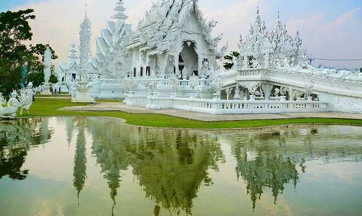 From Chiang Mai: White and Blue Temple & Golden Triangle Day Trip