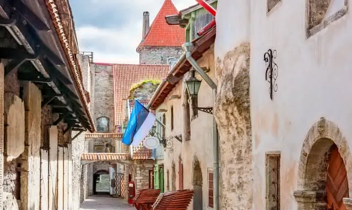 Tallinn Walking Tour: Discover Old Town & Historic Landmarks