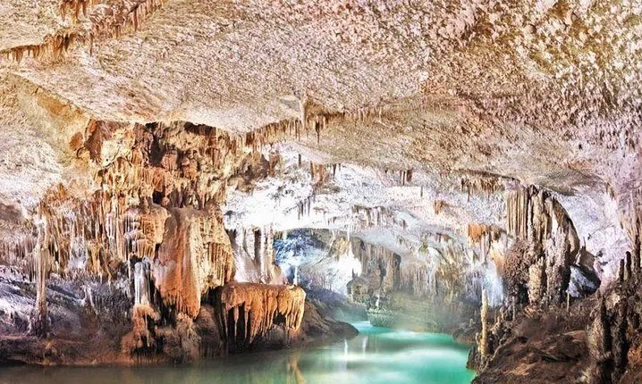 Discovering Lebanon's Treasures: Private Tour to Jeita & Byblos