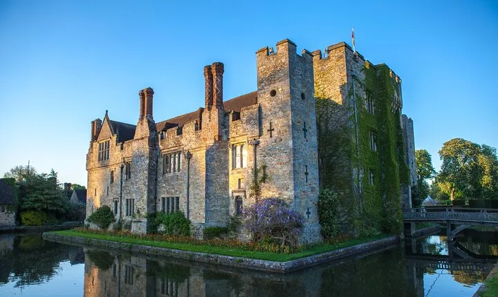 Private Chauffeured Tour to Hever Castle from London