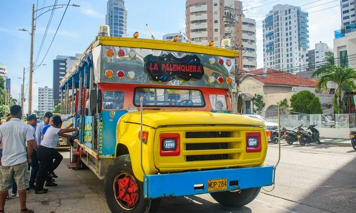 City Tour through the Streets of Cartagena and History in Chivas