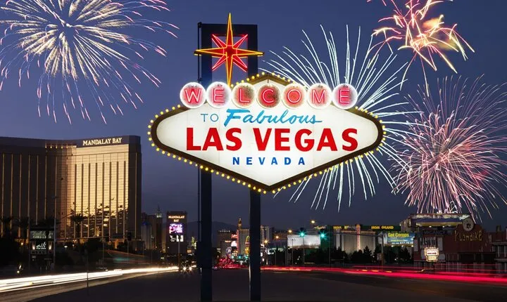 Winter Wonders of Vegas: A Private Festive Stroll