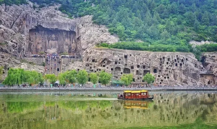 2-Day Private Tour from Guangzhou with Hotel:Shaolin Temple and Longmen Grottoes