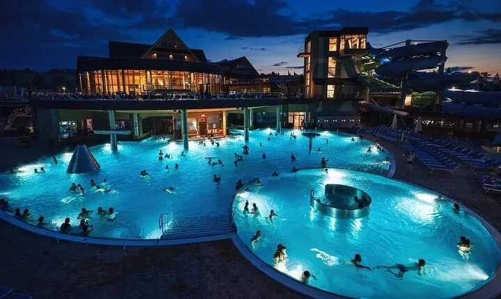 Chochołowskie Thermal Bath with Host