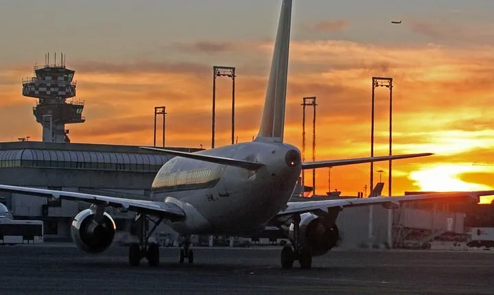 Luxury Private Night Transfer from Linate Airport to Milan