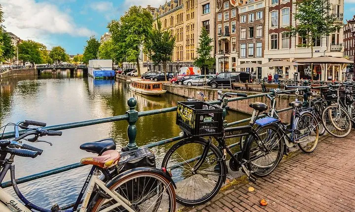 Brussels <-> transfer to or from Amsterdam (city or airport, private)