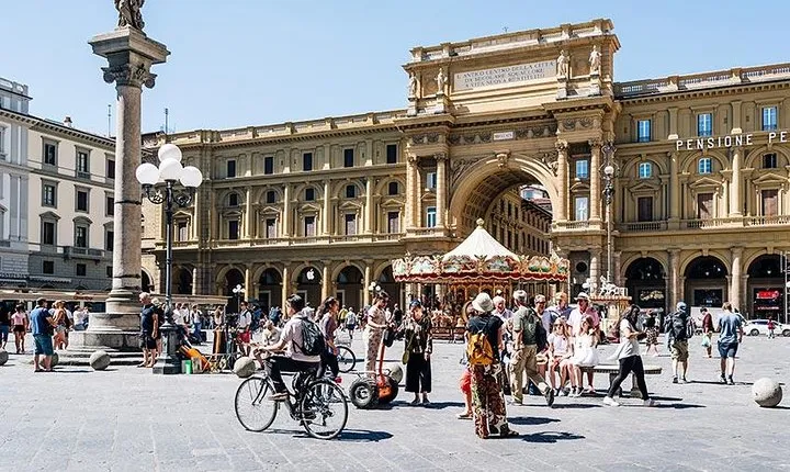 BE THE FIRST: Early Bird Florence Walking Tour & Accademia Gallery (David)