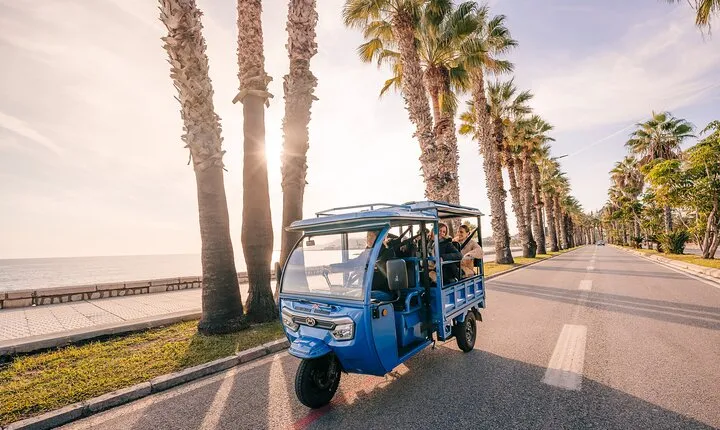 Malaga by Tuk Tuk i : 1 or 2 hours Private city tour