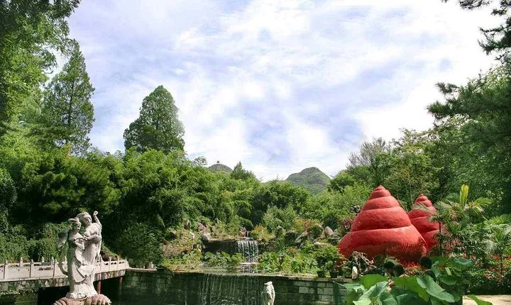 Hongluo Temple and Mutianyu Great Wall Private Day Tour