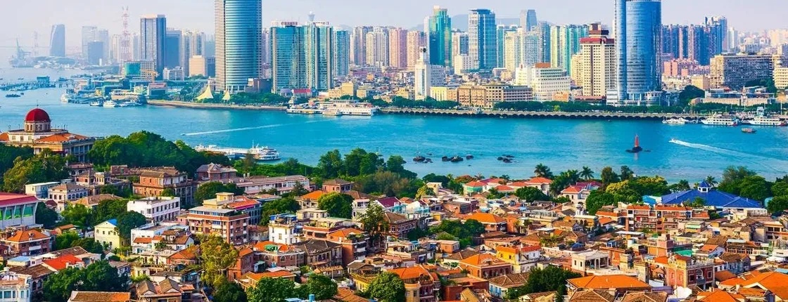 Premium Xiamen private tour with Gulangyu Island and urban gems