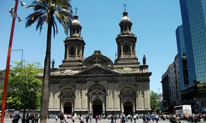Santiago De Chile Highlights Walking Tour with a Guide 