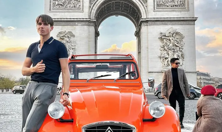 Private ride in a Citroën 2CV in Paris - 2h