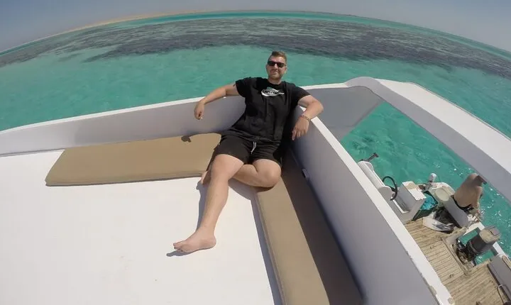 Hurghada: Glass Bottom Boat with Snorkeling & Drinks