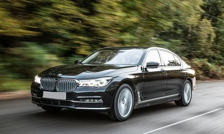 Luxury Sedan Departure from Sharjah City to Sharjah Airport SHJ