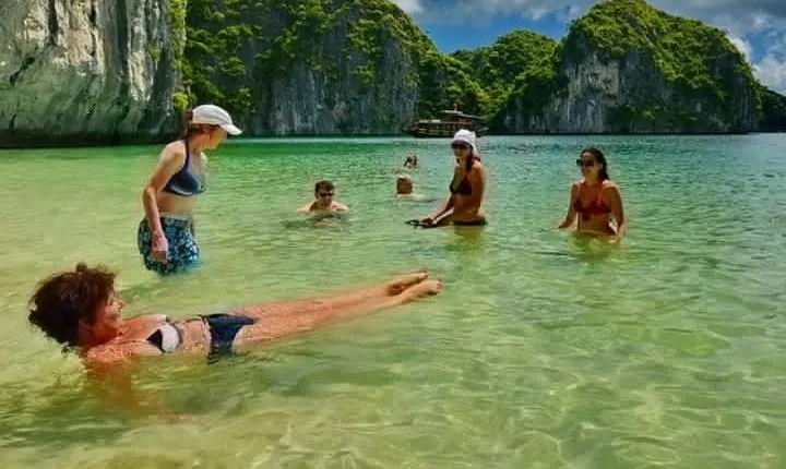 From Hanoi: Ha Long Bay and Surprise Cave 3-Day Cruise