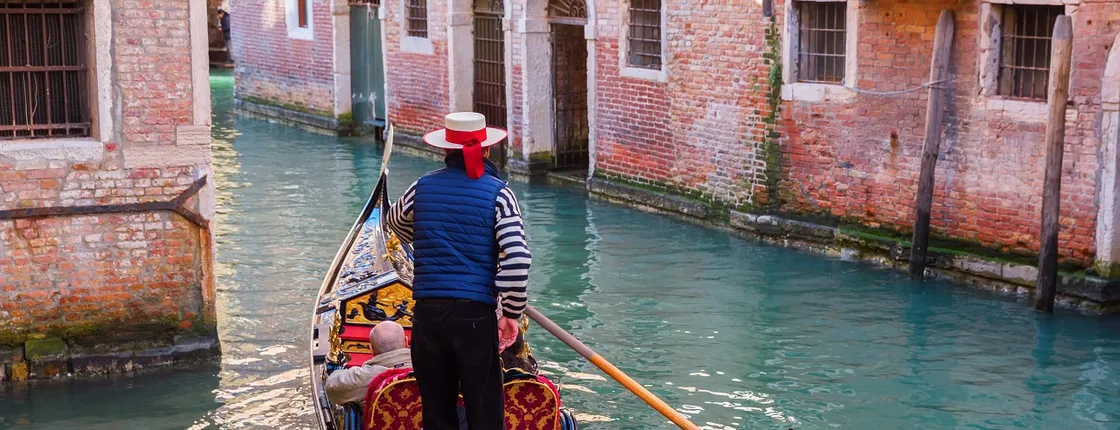 Gondola serenade with music