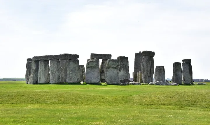 Private Taxi Tour to Stonehenge and Sailsbury