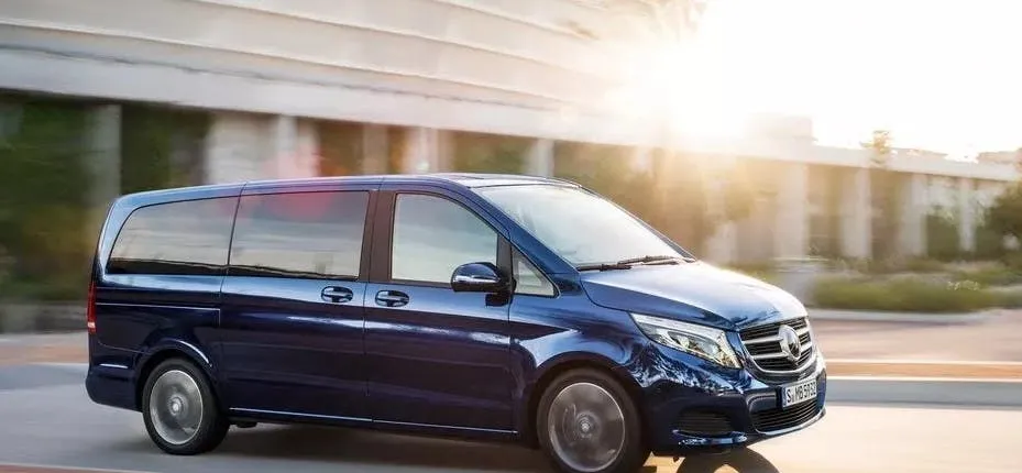 Private transfer from Lisbon to Porto with one-stop