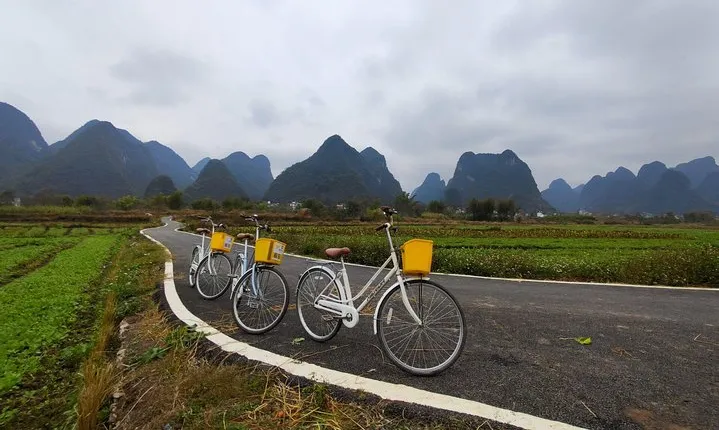 2-Day Yangshuo Tour with the Yulong Bamboo Boat and Xingping Town