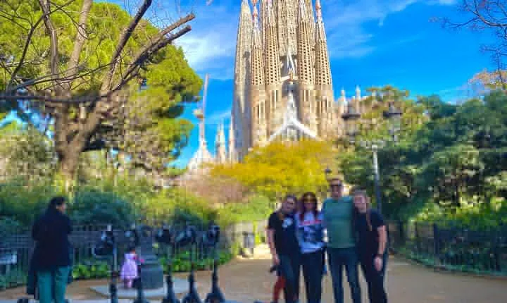 Barcelona Sagrada familia Electric Scooter or E-Bike Tour 
