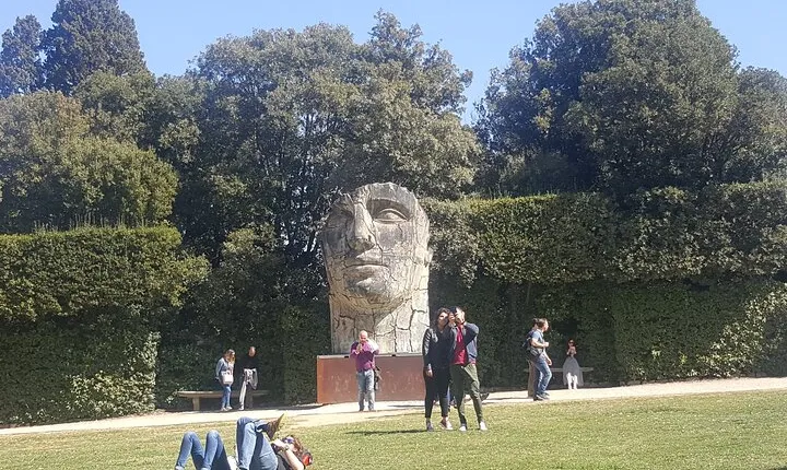 Private Session Learning Italian in the Boboli Gardens
