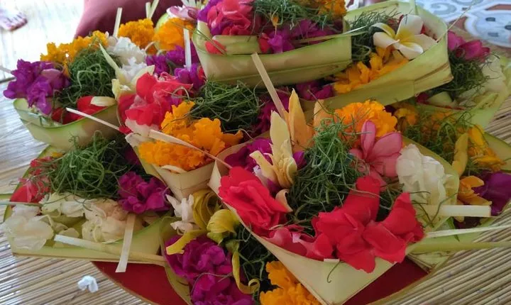 Balinese Offering Making and Purification