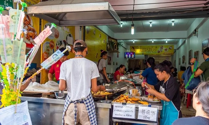 Chiang Mai Michelin Food Walking Tour with Professional Tour Guide