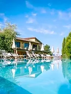 Hotel with swimming pool surrounded by greenery in San Donato Fronzano, rooms with air conditioning and breakfast included