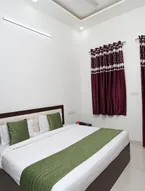 OYO 14971 C D Guest House