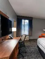La Quinta Inn & Suites by Wyndham St. Petersburg Northeast