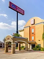 Comfort Suites At Plaza Mall
