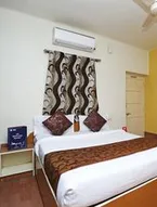 OYO 8647 Hotel Shanti