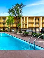 La Quinta Inn & Suites by Wyndham Miami Airport North